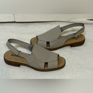 Judith Women’s Mary Sue Oatmeal Slingback Sandals Size 6M